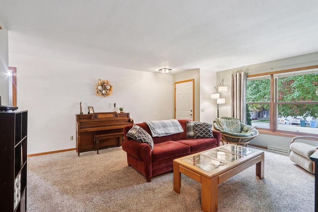 Photo of 887 Iroquois CIRCLE, Baraboo, WI 53913 (MLS # 2011248)