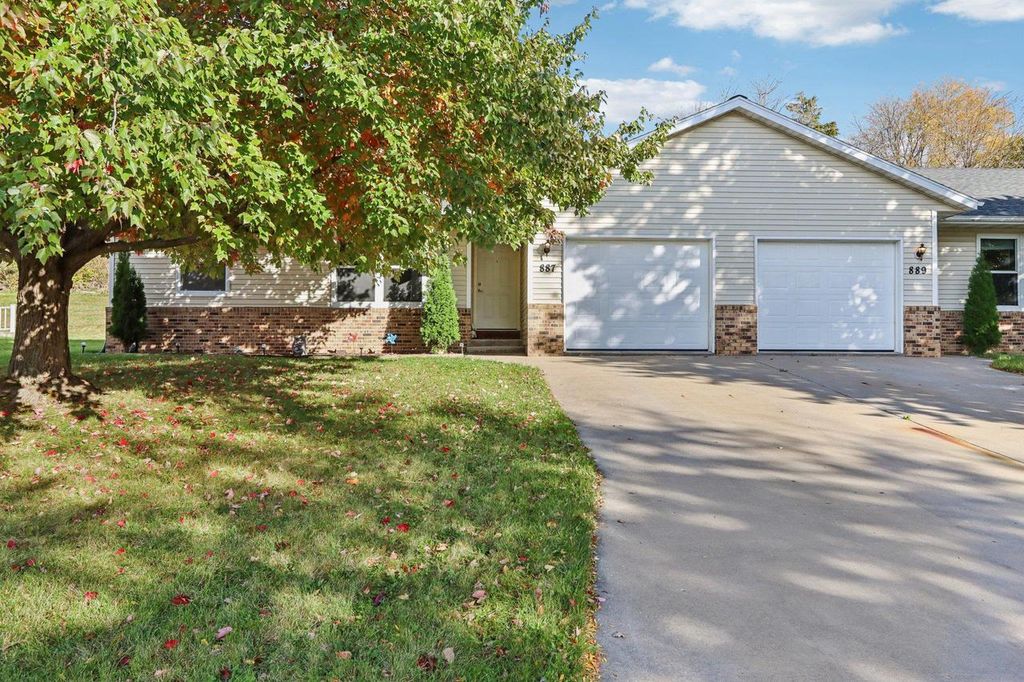 Photo of 887 Iroquois CIRCLE, Baraboo, WI 53913 (MLS # 2011248)