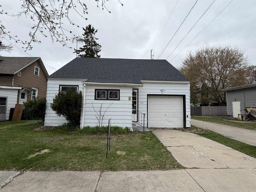 Photo of 1211 Wells STREET, Marinette, WI 54143 (MLS # 50320723)