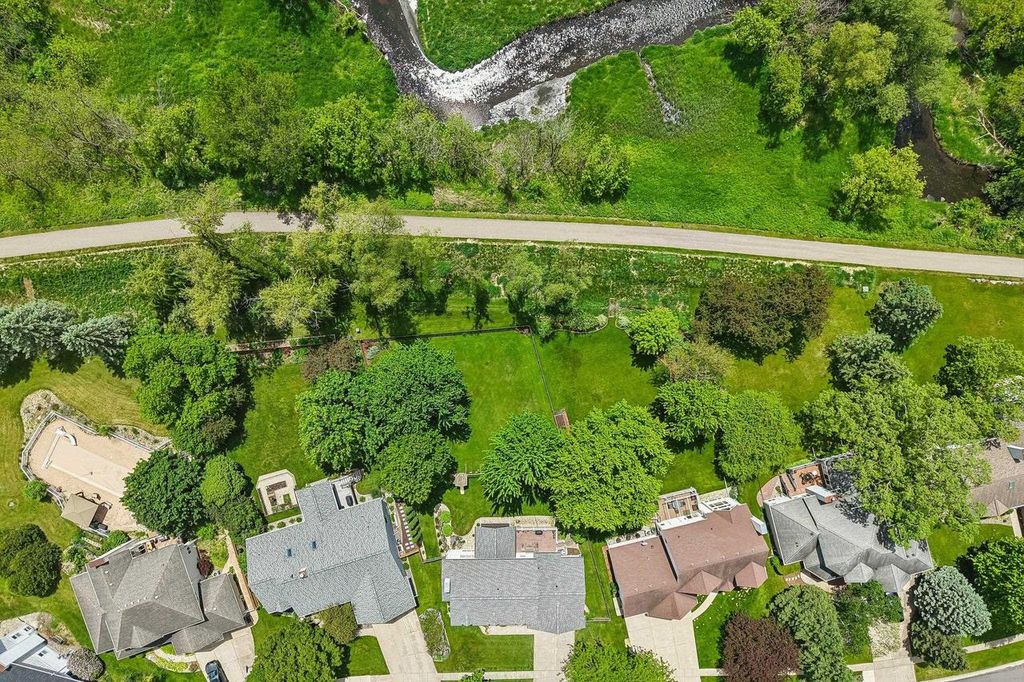 Photo of 210 Fairbrook DRIVE, Waunakee, WI 53597 (MLS # 2024070)