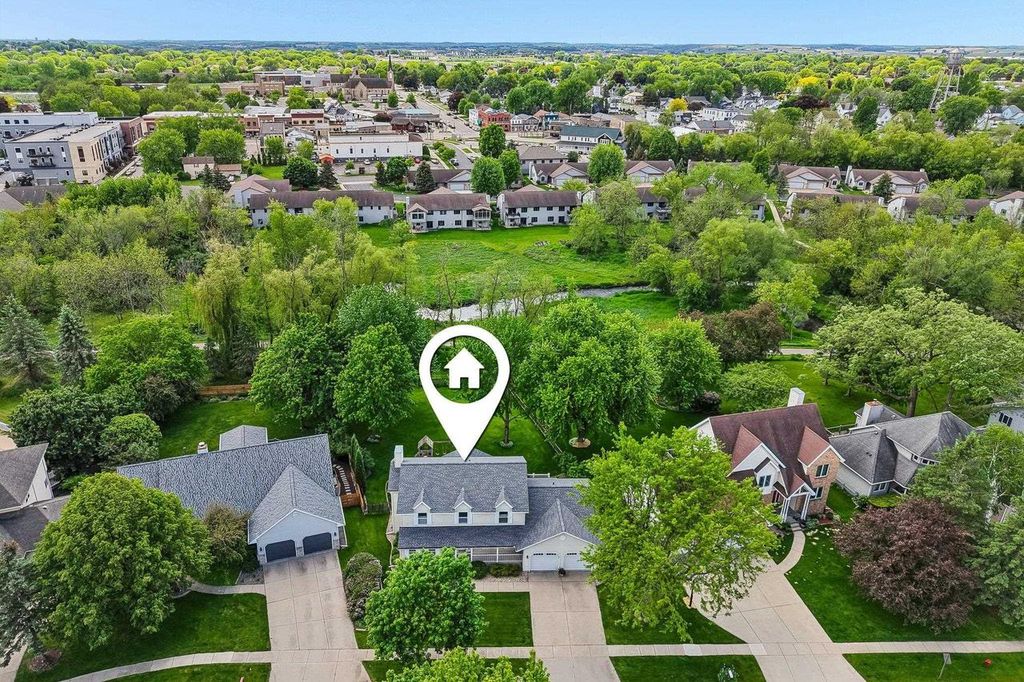 Photo of 210 Fairbrook DRIVE, Waunakee, WI 53597 (MLS # 2024070)