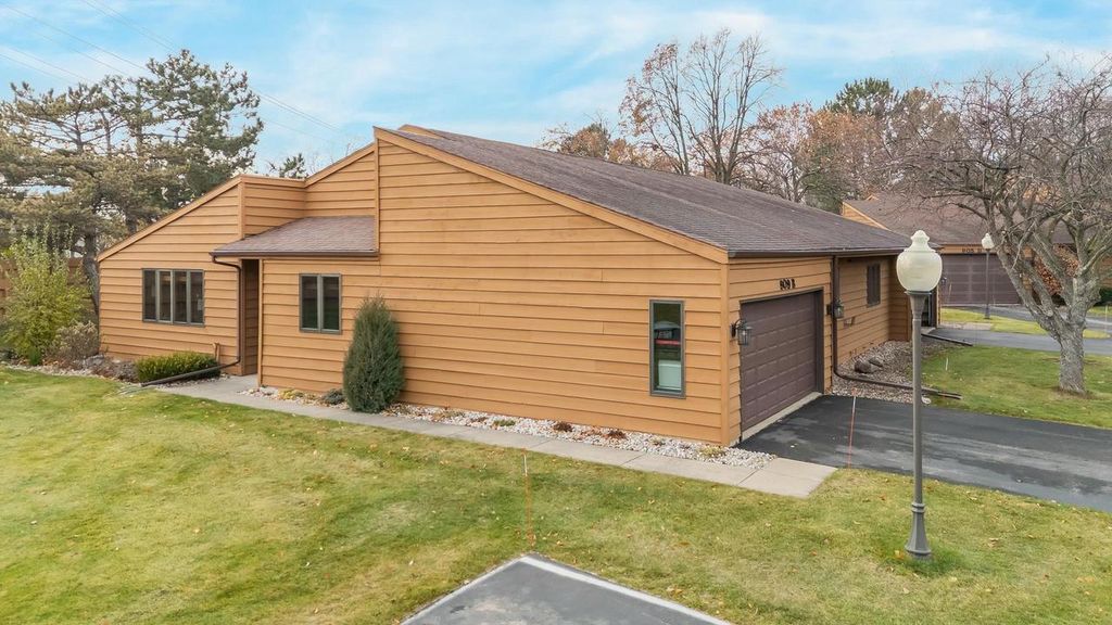 Photo of 909 E Windfield PLACE #B, Appleton, WI 54911 (MLS # 50318467)