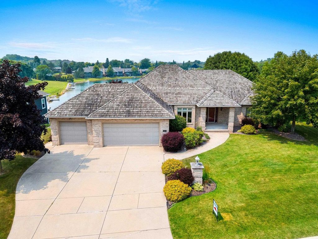 Photo of 3399 Sonata DRIVE, Green Bay, WI 54311 (MLS # 50319499)