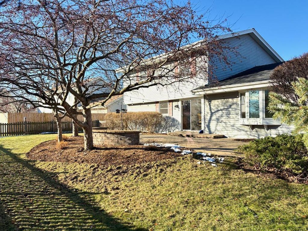 Photo of 3560 S Sandalwood DRIVE, New Berlin, WI 53151 (MLS # 1948000)