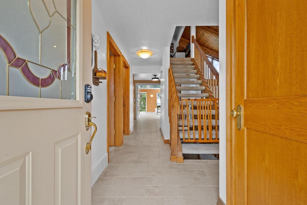 Photo of 209 E Trillium CIRCLE, Green Bay, WI 54313 (MLS # 50323008)