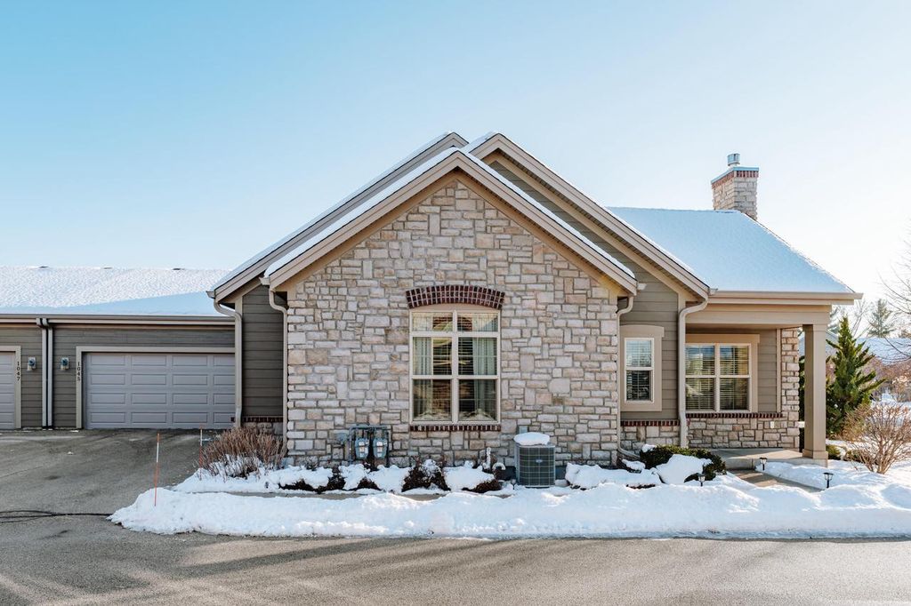 Photo of 1045 Ann Marie WAY, Oconomowoc, WI 53066 (MLS # 1945526)