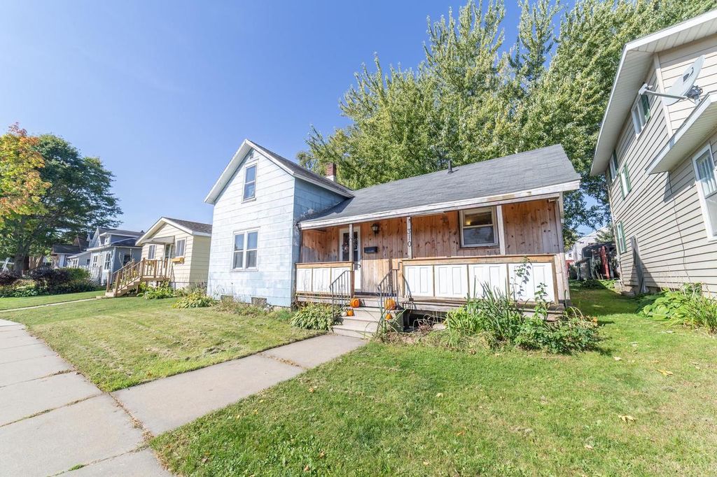 Photo of 310 N Maple AVENUE, Marshfield, WI 54449 (MLS # 22504751)