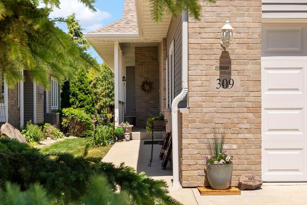 Photo of 309 Pebble Brook LANE, Lodi, WI 53555 (MLS # 2025074)