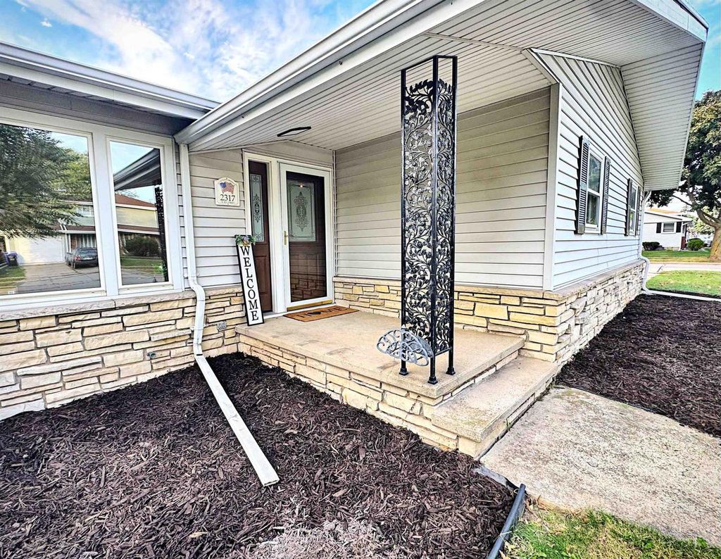 Photo of 2317 N Bay STREET, Appleton, WI 54911 (MLS # 50316616)