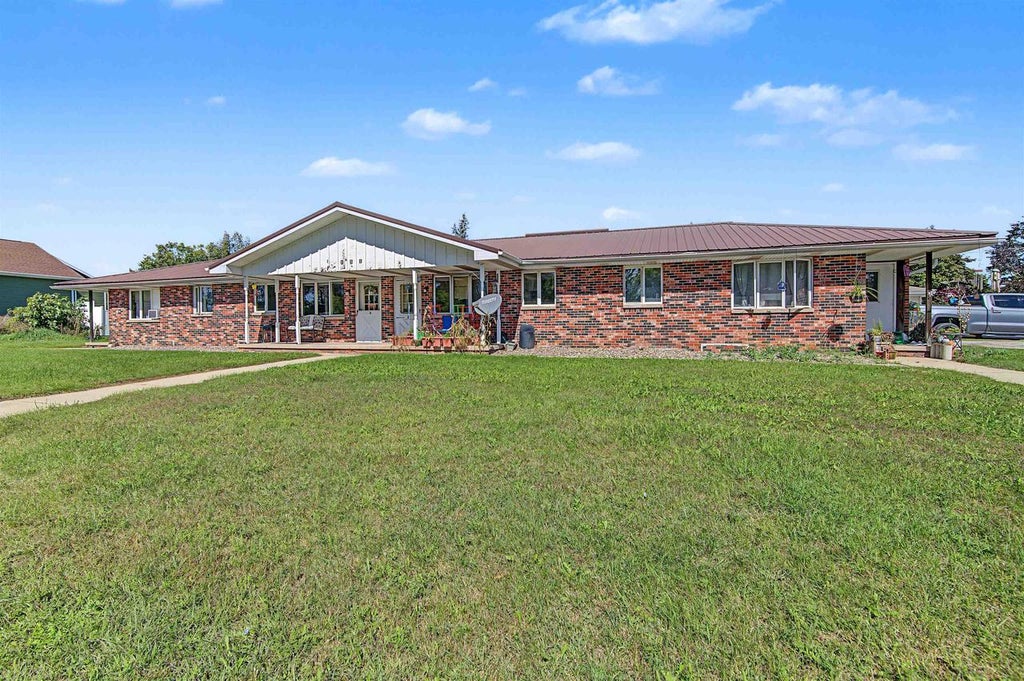 Photo of 151 W Glenbrook DRIVE, Pulaski, WI 54162 (MLS # 50332895)