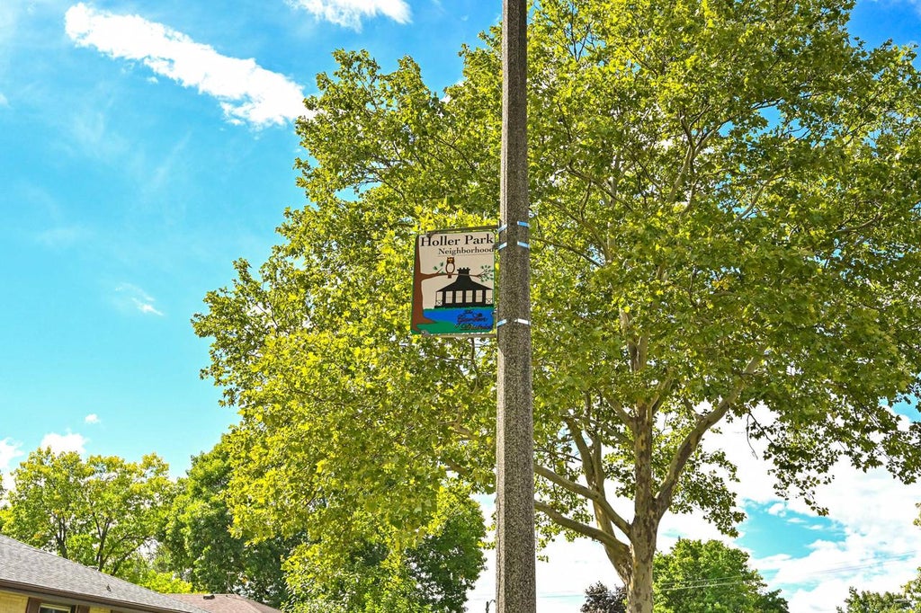 Photo of 727 W Abbott AVENUE, Milwaukee, WI 53221 (MLS # 1982228)
