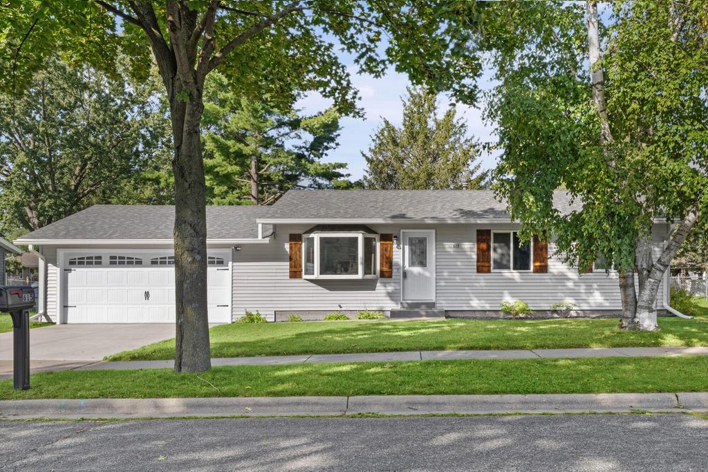 Photo of 615 11th AVENUE N AVENUE N, Onalaska, WI 54650 (MLS # 1982461)