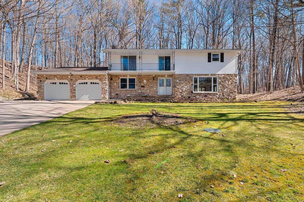 Photo of 383 Swiss Hill DRIVE, Green Bay, WI 54302 (MLS # 50324202)