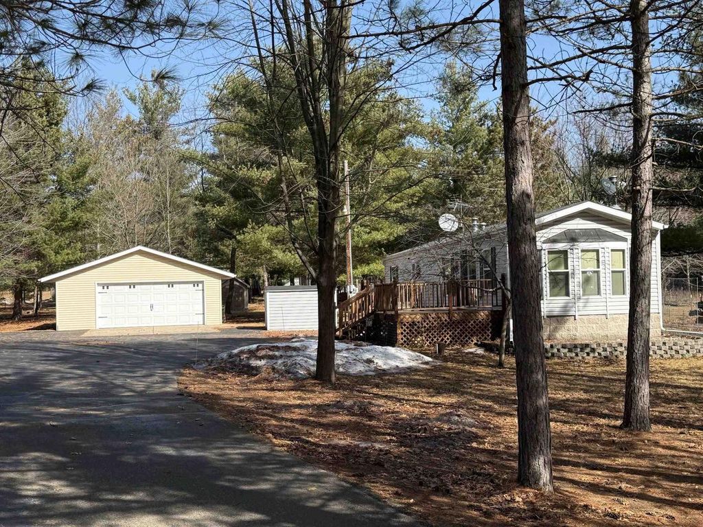 Photo of W5008 S Pathfinder CIRCLE, Shawano, WI 54166 (MLS # 50322050)
