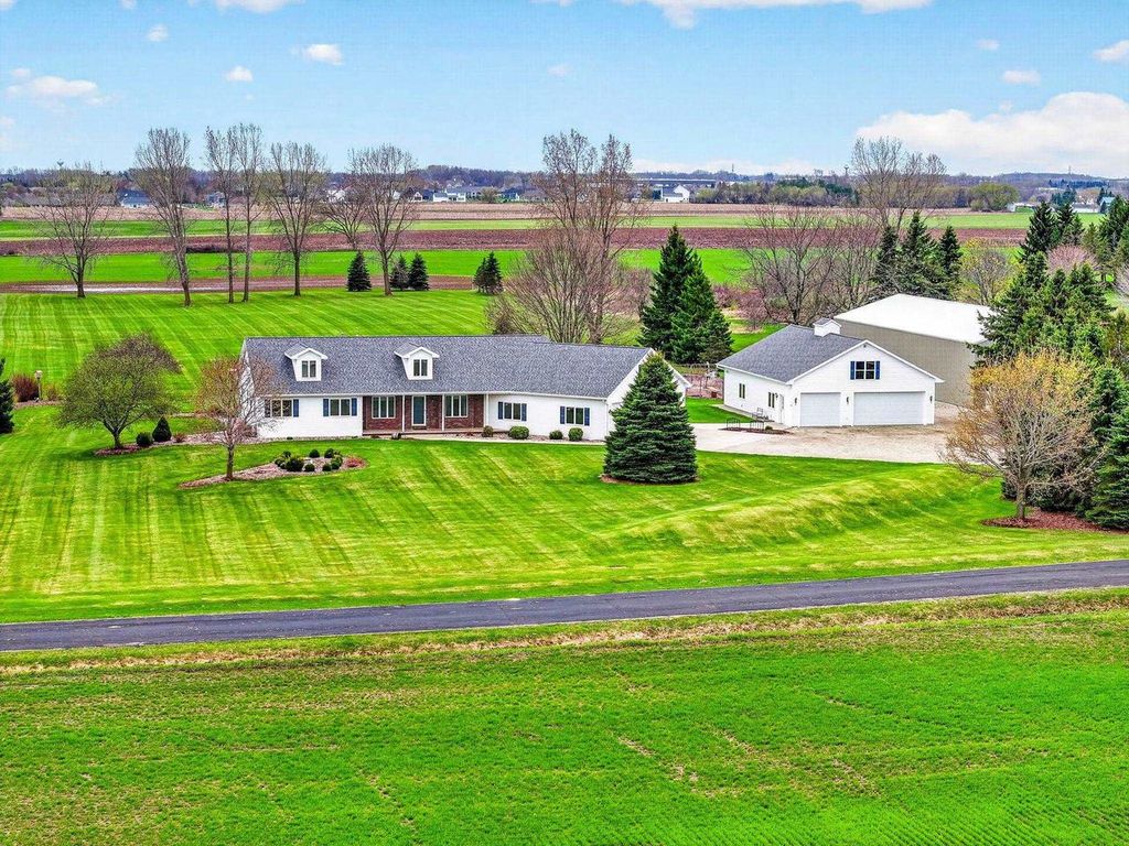 Photo of 4665 Edgewood DRIVE, Appleton, WI 54913 (MLS # 50324360)