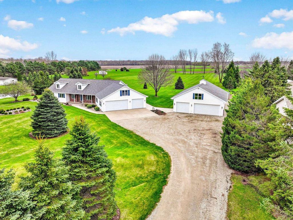 Photo of 4665 Edgewood DRIVE, Appleton, WI 54913 (MLS # 50324360)