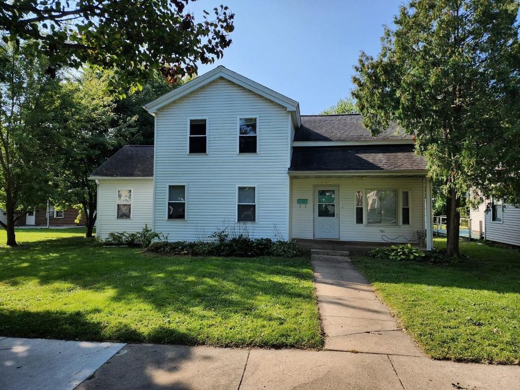 Photo of 330 7th STREET, Baraboo, WI 53913 (MLS # 2009994)