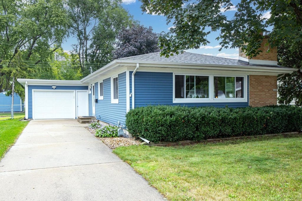 Photo of 1406 Hazel STREET, Oshkosh, WI 54901 (MLS # 50332923)