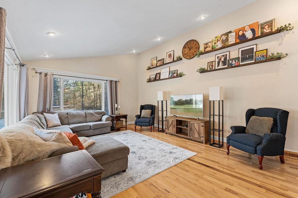 Photo of 144 Meadowview DRIVE, Baraboo, WI 53913 (MLS # 2014836)