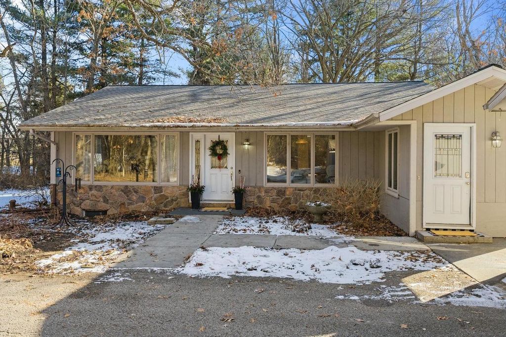 Photo of 144 Meadowview DRIVE, Baraboo, WI 53913 (MLS # 2014836)