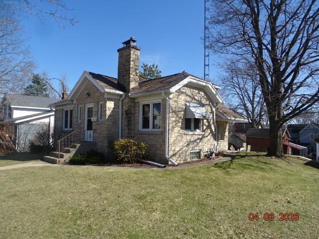 Photo of 626 W Pleasant STREET, Portage, WI 53901 (MLS # 2020070)