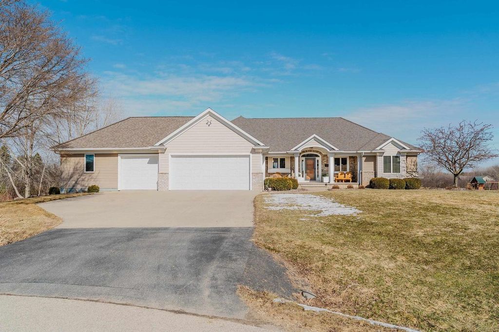 Photo of 5294 Notre Dame DRIVE, Omro, WI 54963 (MLS # 50321870)