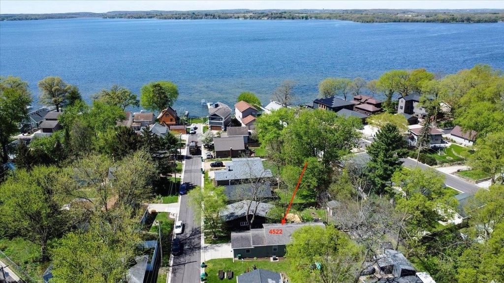 Photo of 4522 Lakeview AVENUE, Mcfarland, WI 53558 (MLS # 2021744)