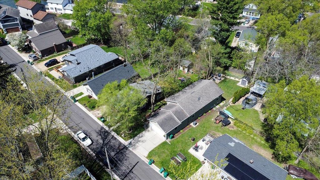 Photo of 4522 Lakeview AVENUE, Mcfarland, WI 53558 (MLS # 2021744)