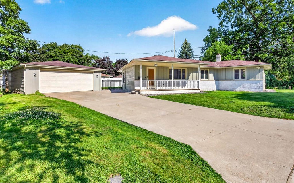 Photo of 11 Willow COURT, Appleton, WI 54911 (MLS # 50328830)