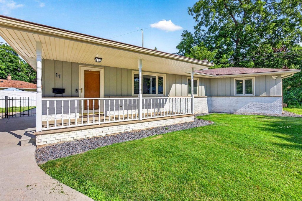 Photo of 11 Willow COURT, Appleton, WI 54911 (MLS # 50328830)
