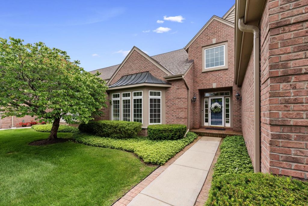 Photo of 2053 W Hidden Reserve CIRCLE, Mequon, WI 53092 (MLS # 1969230)