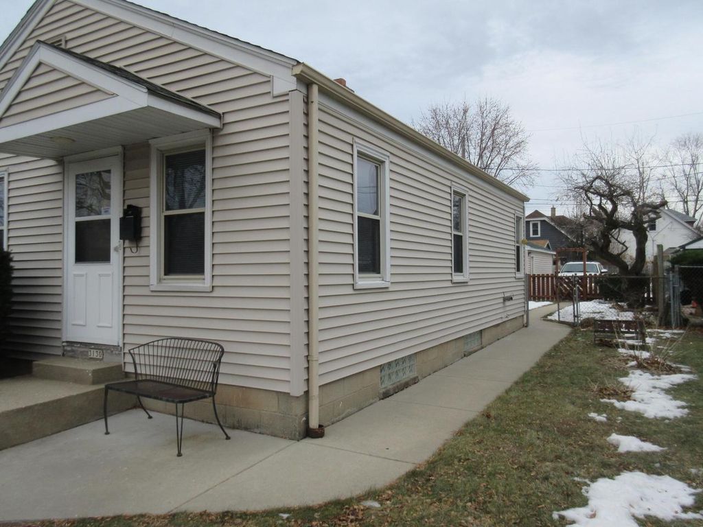 Photo of 3130 S Clement AVENUE, Milwaukee, WI 53207 (MLS # 1945706)