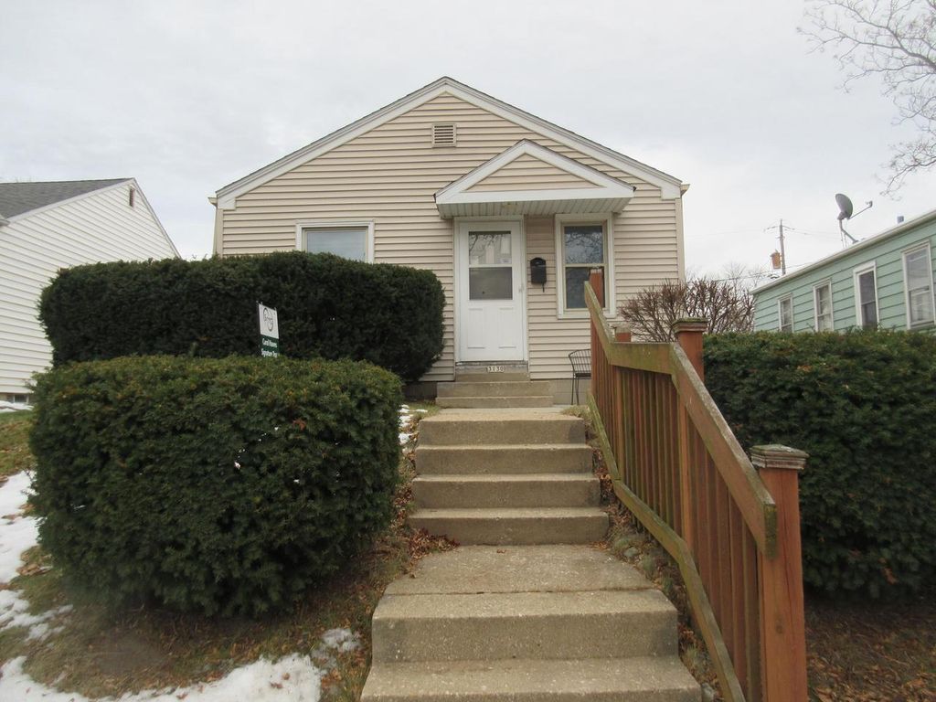 Photo of 3130 S Clement AVENUE, Milwaukee, WI 53207 (MLS # 1945706)