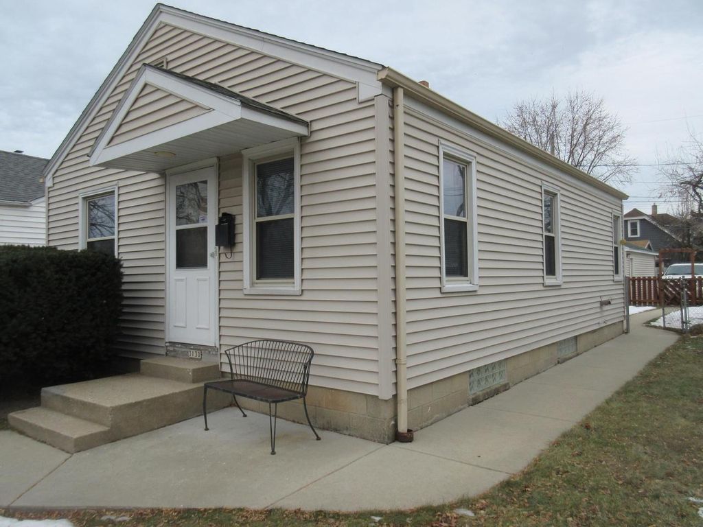 Photo of 3130 S Clement AVENUE, Milwaukee, WI 53207 (MLS # 1945706)