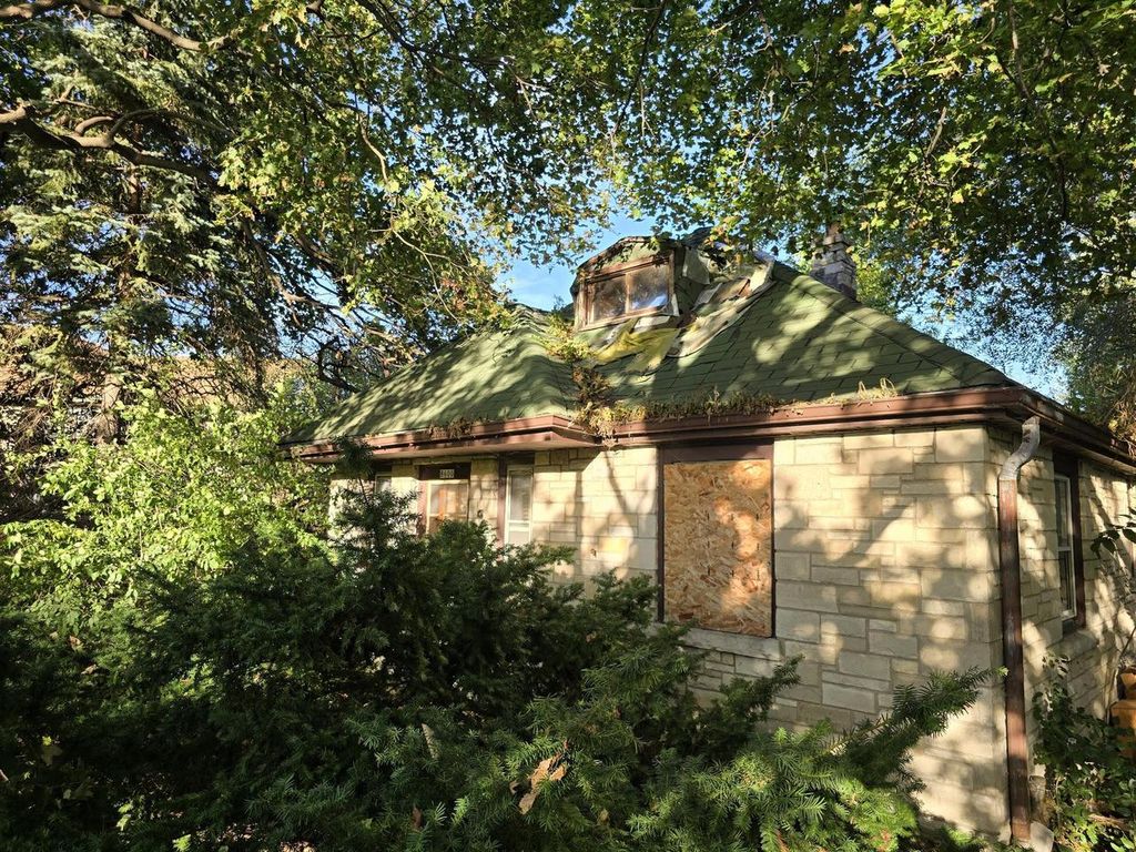 Photo of 8600 W Fond Du Lac AVENUE, Milwaukee, WI 53225 (MLS # 1938065)