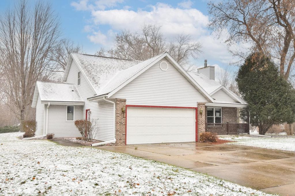 Photo of 902 Martin DRIVE, Fredonia, WI 53021 (MLS # 1943723)