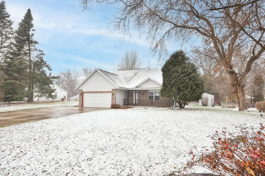 Photo of 902 Martin DRIVE, Fredonia, WI 53021 (MLS # 1943723)