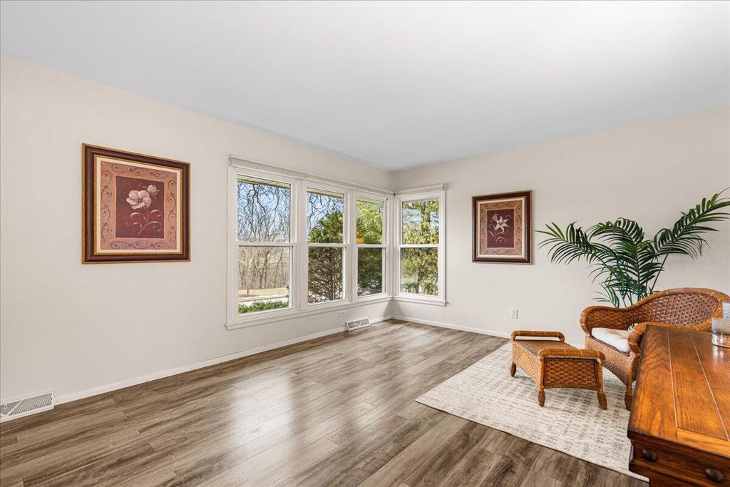 Photo of 3731 W Bottsford AVENUE, Greenfield, WI 53221 (MLS # 1946623)