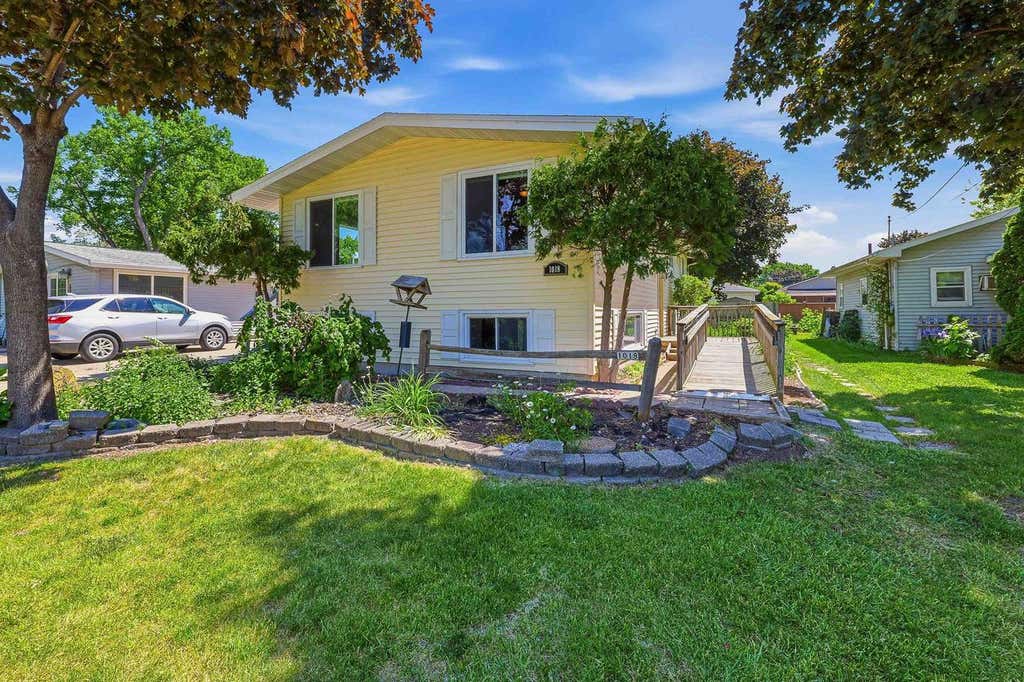 Photo of 1018 Hawk STREET, Oshkosh, WI 54902 (MLS # 50326802)