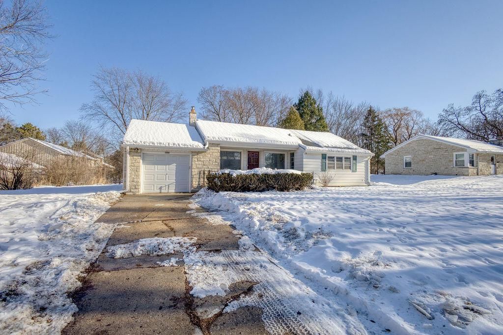 Photo of 3080 N Brookfield ROAD, Brookfield, WI 53045 (MLS # 1945441)