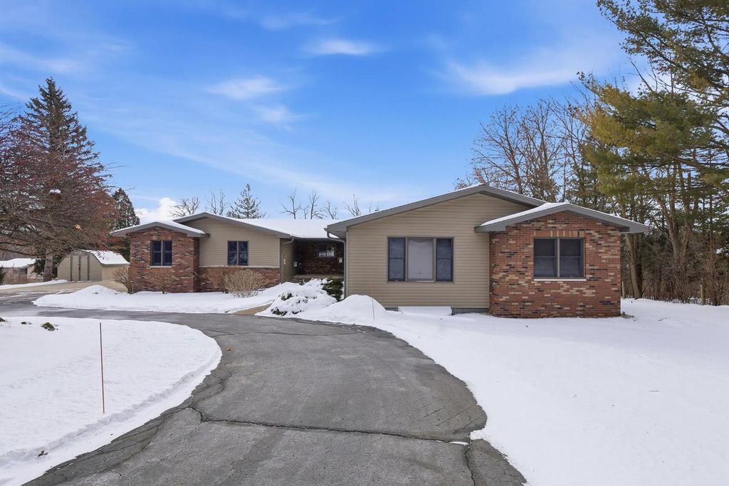 Photo of 2460 Spring Rose CIRCLE, Verona, WI 53593 (MLS # 2014715)