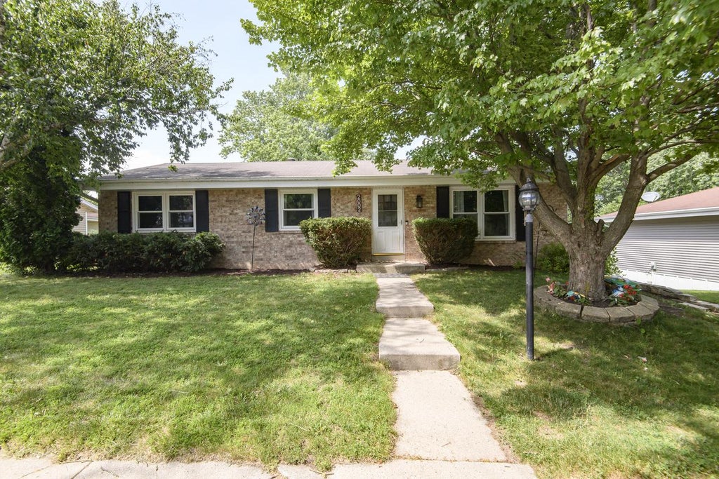 Photo of 2002 Dixie DRIVE, Waukesha, WI 53189 (MLS # 1969604)