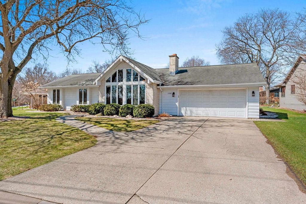 Photo of 1028 Riverside DRIVE, Kaukauna, WI 54130 (MLS # 50324391)