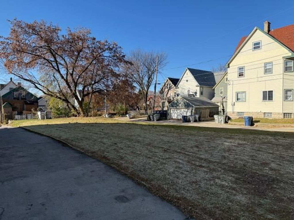 Photo of 319 N 31st STREET, Milwaukee, WI 53208 (MLS # 1944264)
