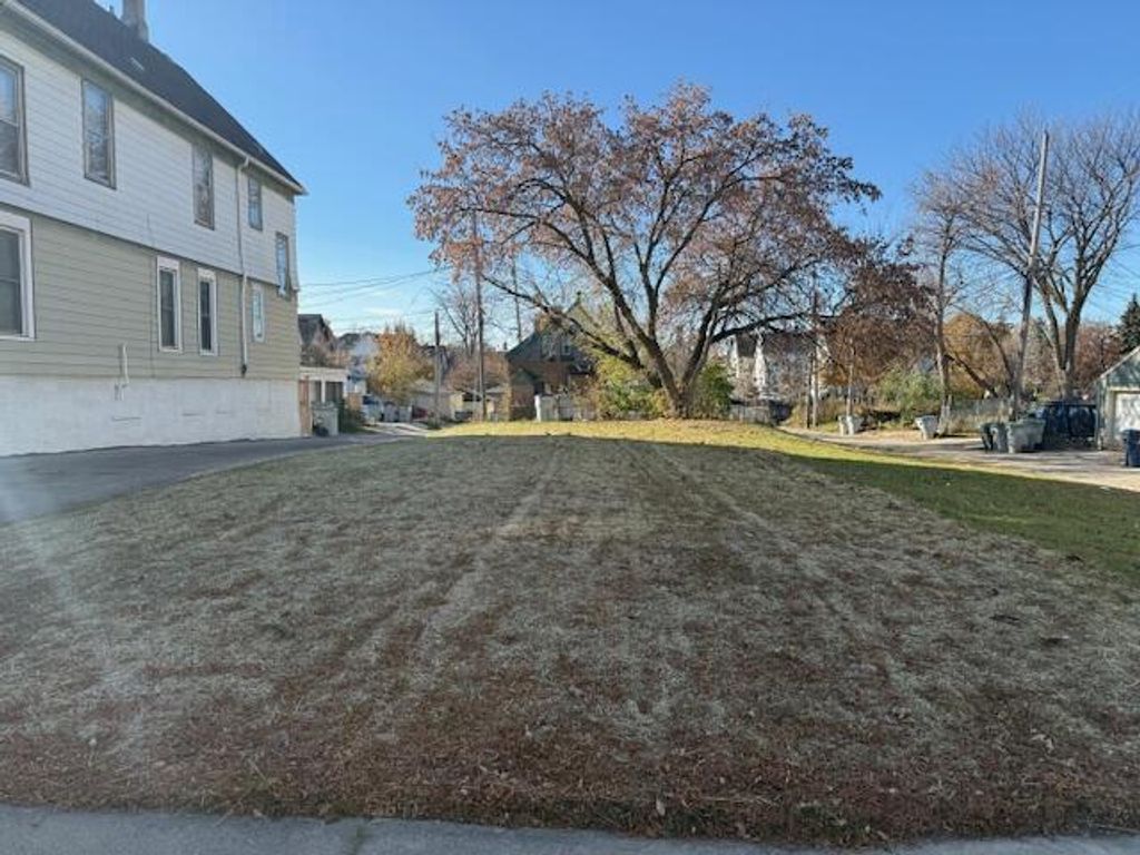 Photo of 319 N 31st STREET, Milwaukee, WI 53208 (MLS # 1944264)