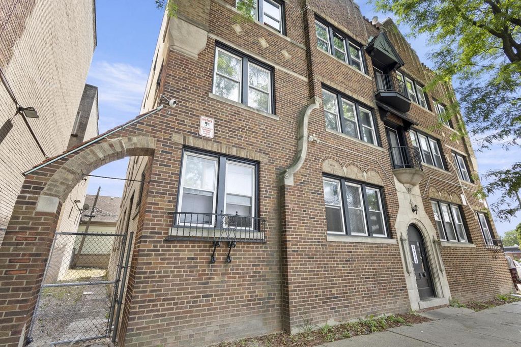 Photo of 2613 W Capitol DRIVE, Milwaukee, WI 53206 (MLS # 1944674)