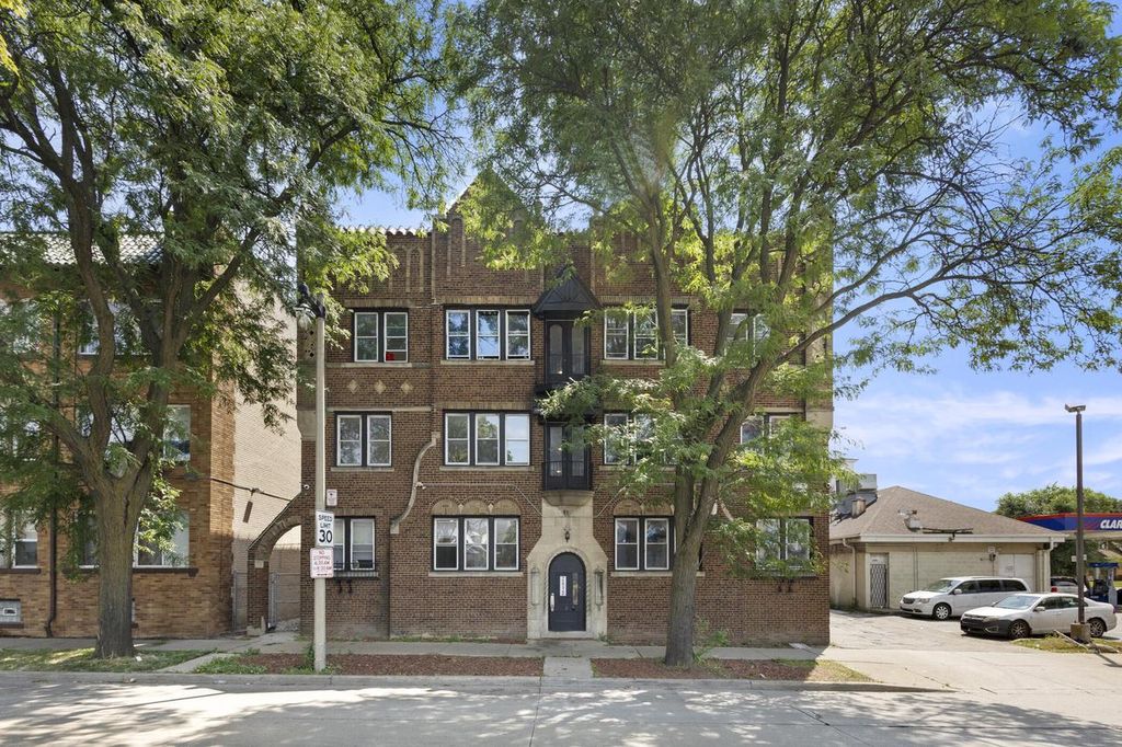 Photo of 2613 W Capitol DRIVE, Milwaukee, WI 53206 (MLS # 1944674)