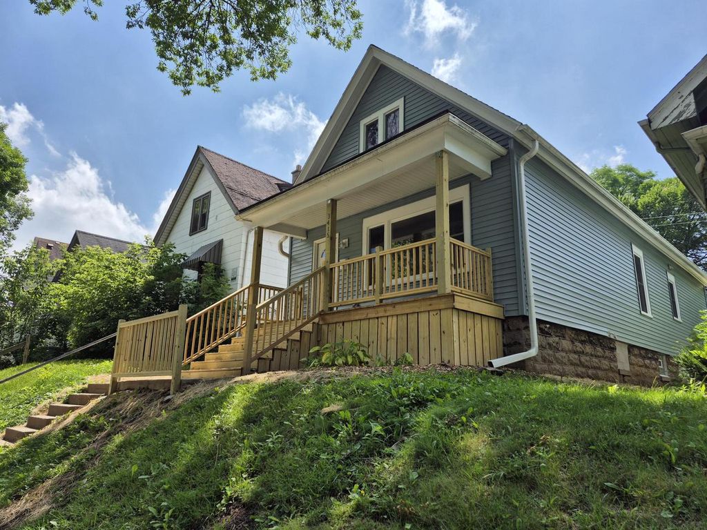 Photo of 3415 N 2nd STREET, Milwaukee, WI 53212 (MLS # 1941567)