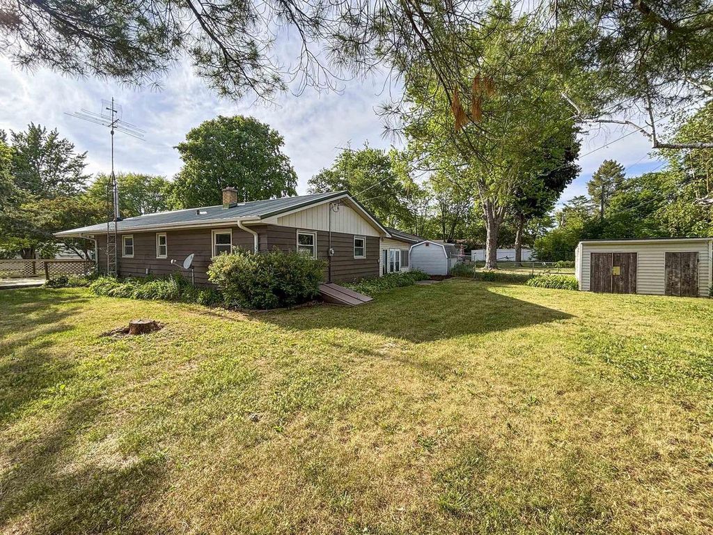 Photo of 424 S Braun AVENUE, Jefferson, WI 53549 (MLS # 2024954)