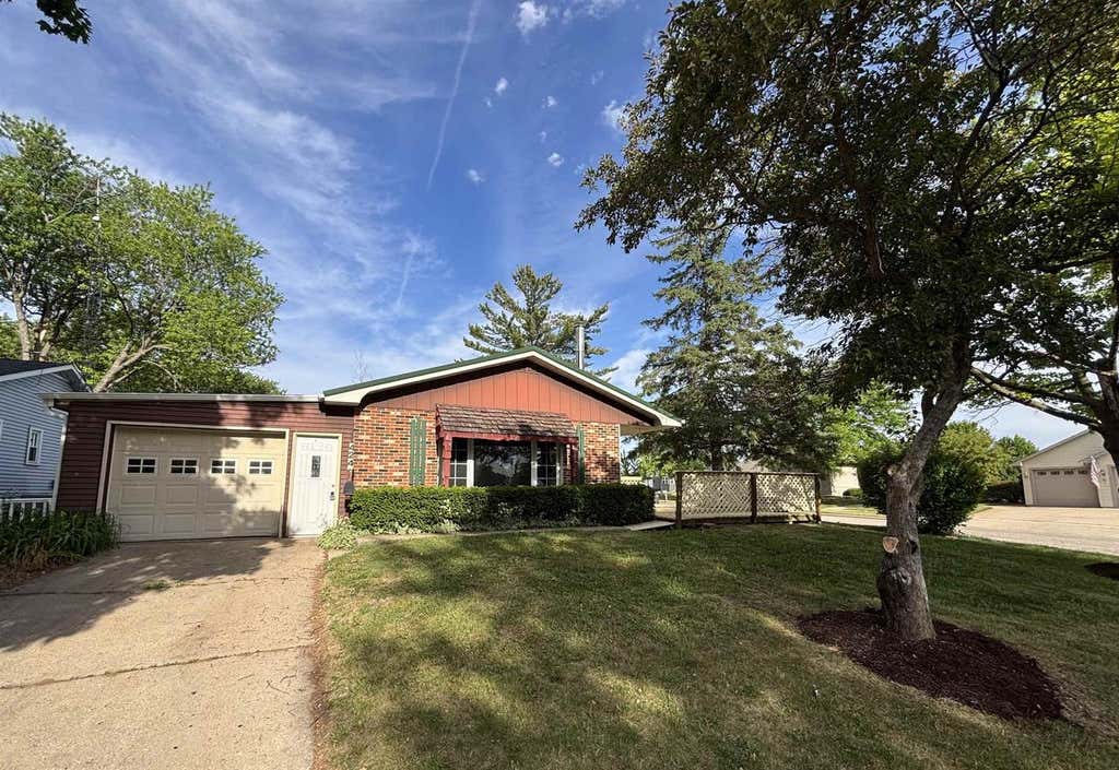 Photo of 424 S Braun AVENUE, Jefferson, WI 53549 (MLS # 2024954)